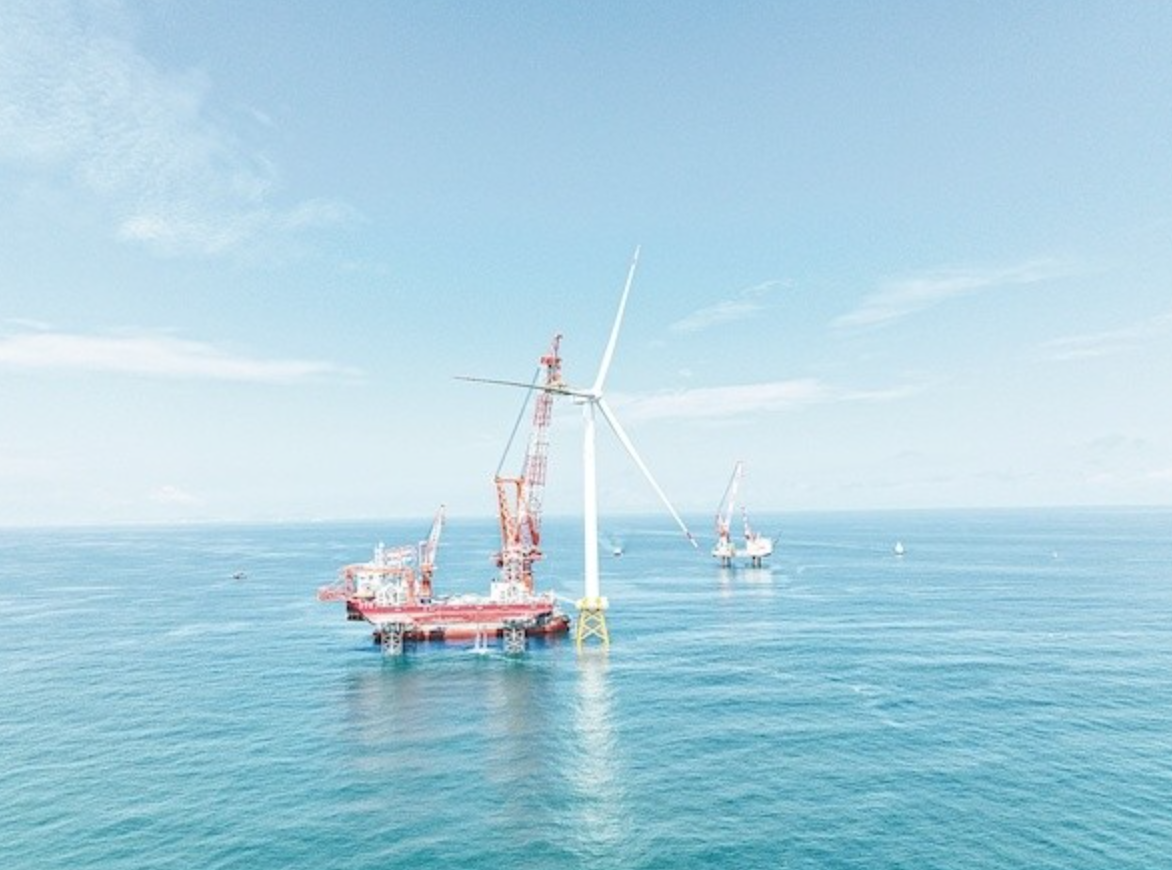 國內(nèi)單機容量最大、葉輪直徑最長的高原山地風機成功吊裝